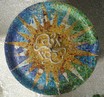 Autor: Paula Álvarez Magrí, Títol: El Sol de mosaics (Parc Güell)